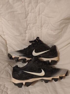Nike Black and White Baseball Cleats Slightly Worn